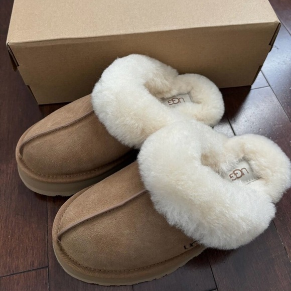 Uggs - Picture 6 of 8